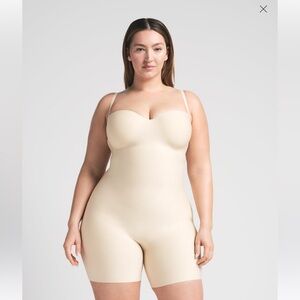 NWT SKIMS SHAPE WEAR | SKIMS BODY
ZONED UNDERWIRE MID THIGH BODYSUIT